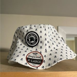 Pine Needles Logod Golf Bucket Hat